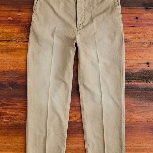 Damaged Field Chino Pants in Beige