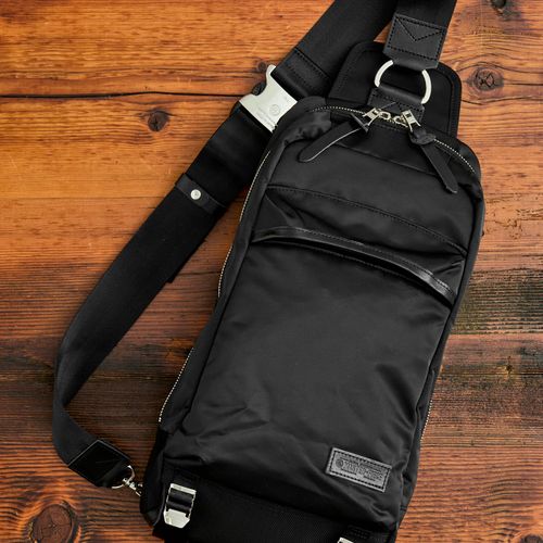 Lightning Shoulder Bag in Black