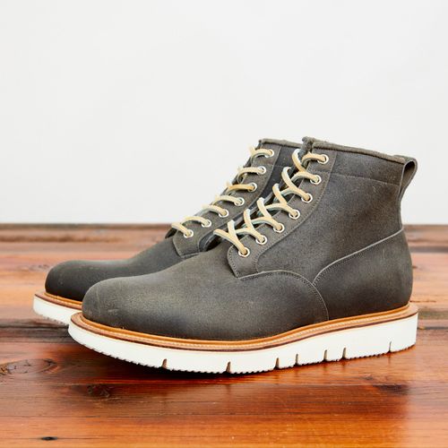 Glacier Boot 2030 in Waxed Anthracite