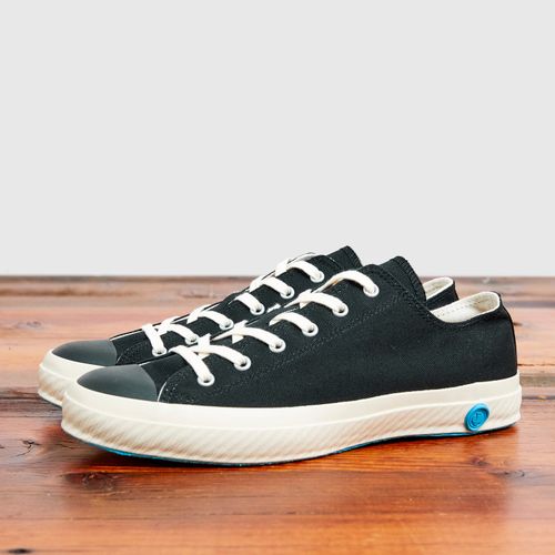 01JP Low Top Sneaker in Black