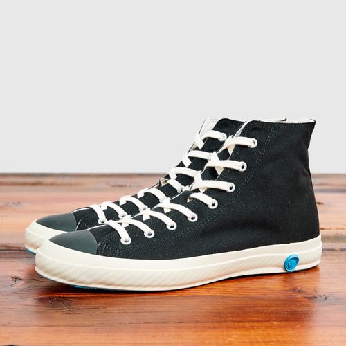 01JP High Top Sneaker in Black